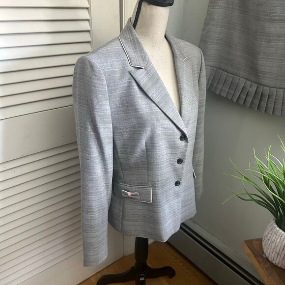 Tahari Skirt Suit Womens 14P Gray Check Pleated Hem Dainty Bow Detail Officewear - Picture 3 of 16